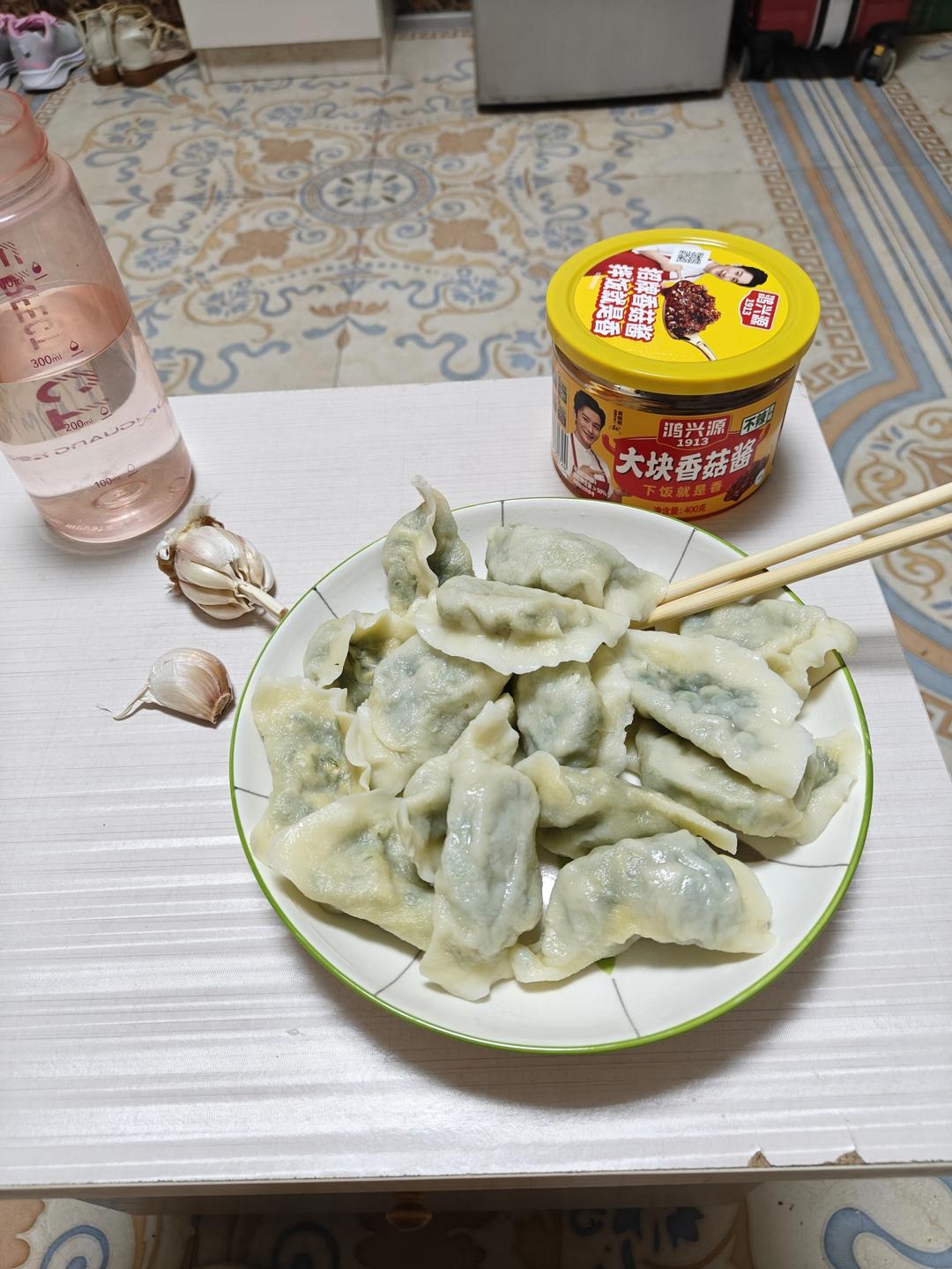 试做两个配方，终于摸索到了餐厅级别的茴香鸡蛋素饺子