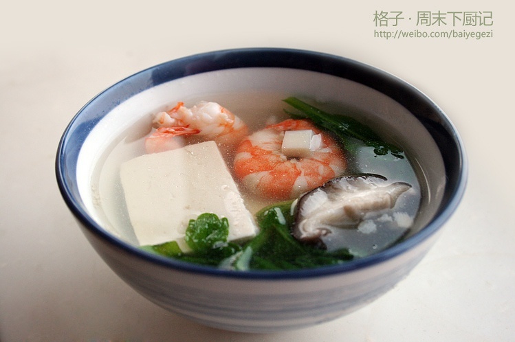鲜虾菌菇茼蒿汤的做法
