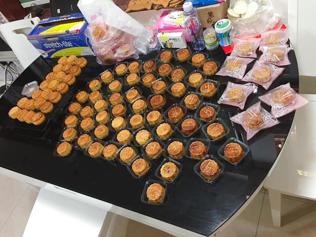 广式月饼——蛋黄莲蓉月饼