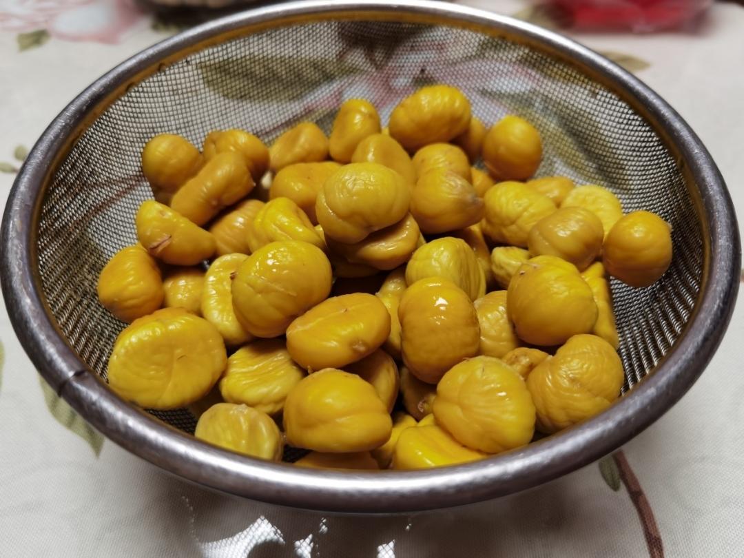 巧剥板栗皮的方法