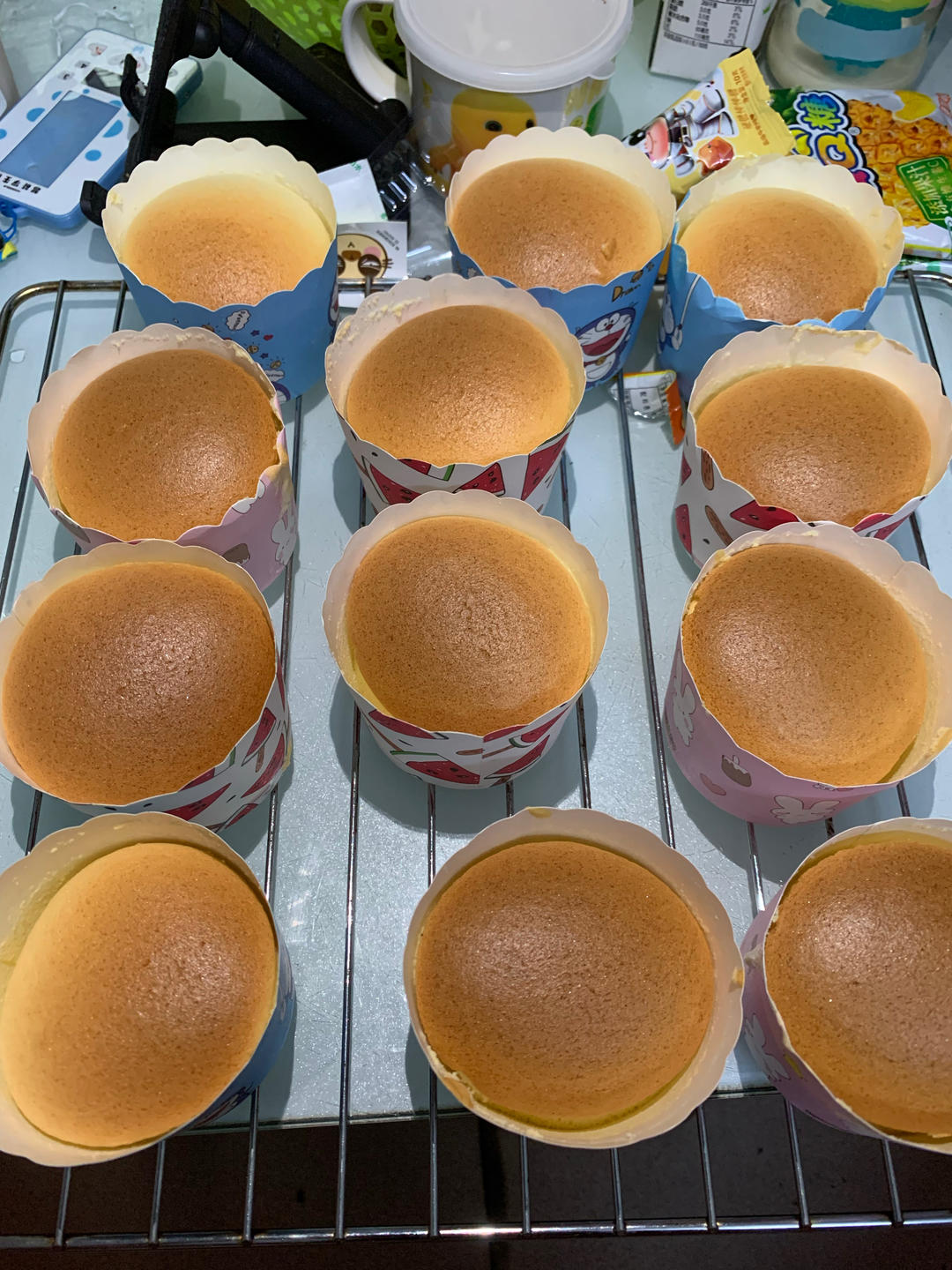 纸杯蛋糕，绝对不塌不裂，百分百成功四段式烘烤方法，不私藏无保留