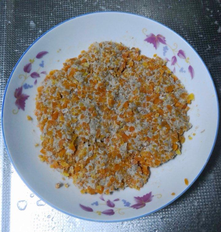 胡萝卜香菇炖肉饼