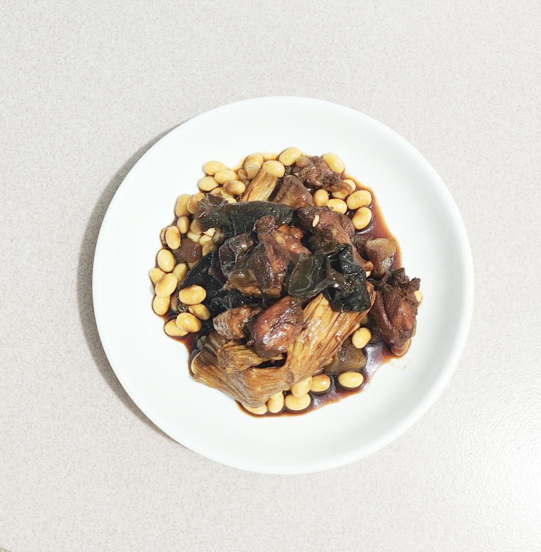 比肉还好吃的干香菇炖黄豆