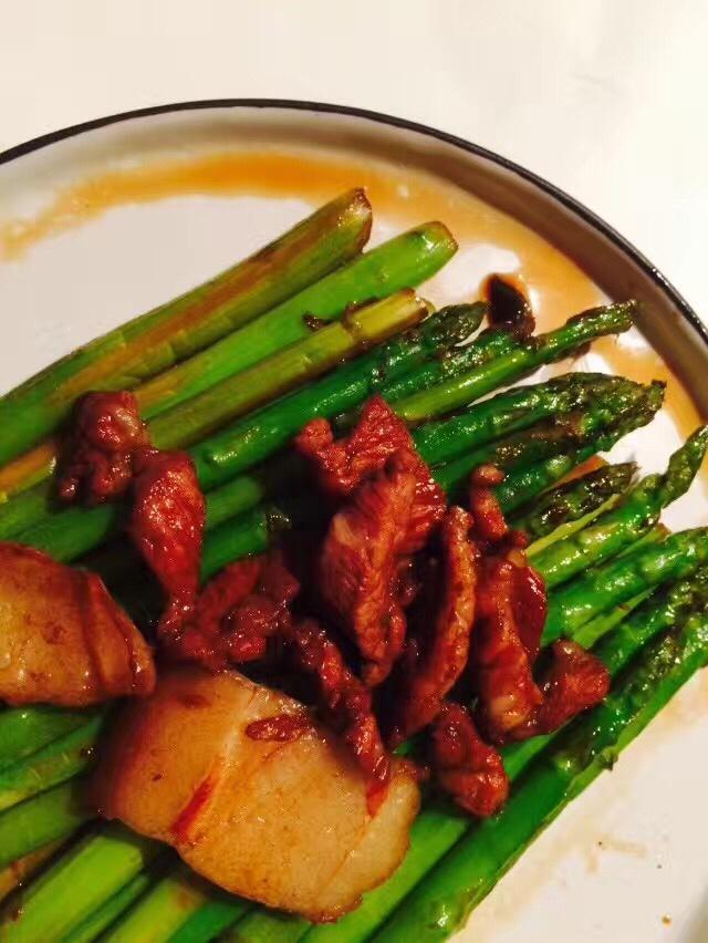 腊肉炒芦笋
