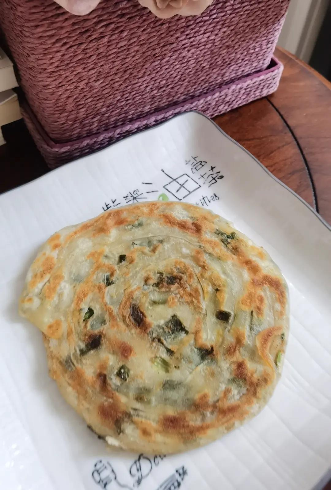 家常葱油饼 柔软多层 凉了也不硬 附细节视频详解
