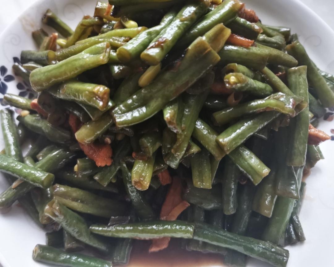 不焯水还免糊的长豆角炒肉
