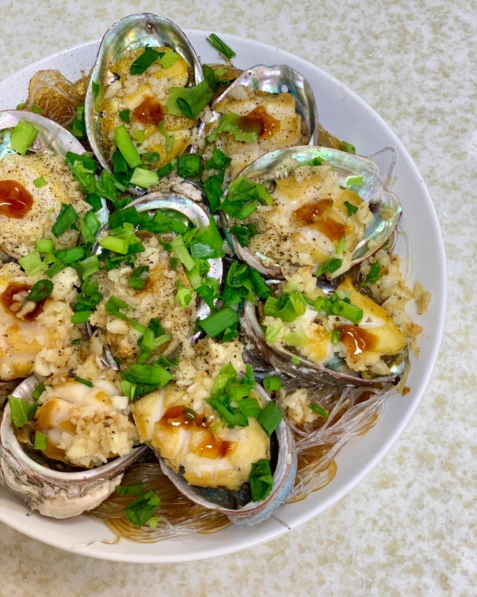 蒜蓉粉丝蒸鲍鱼