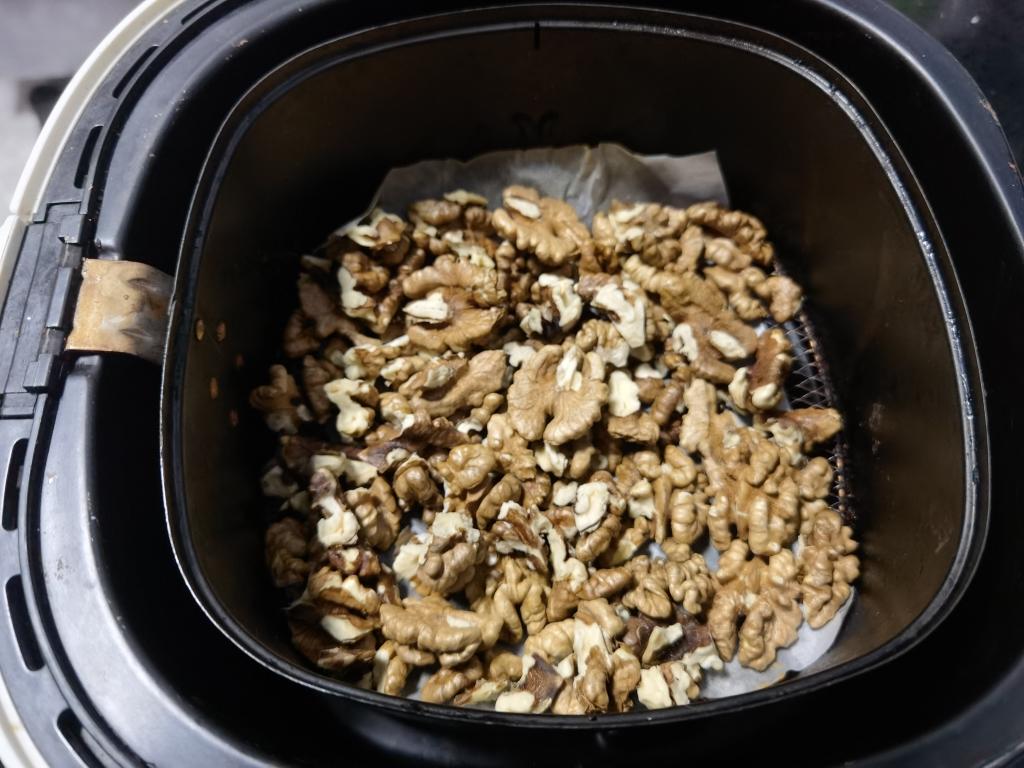 用空气炸锅做原味核桃的做法