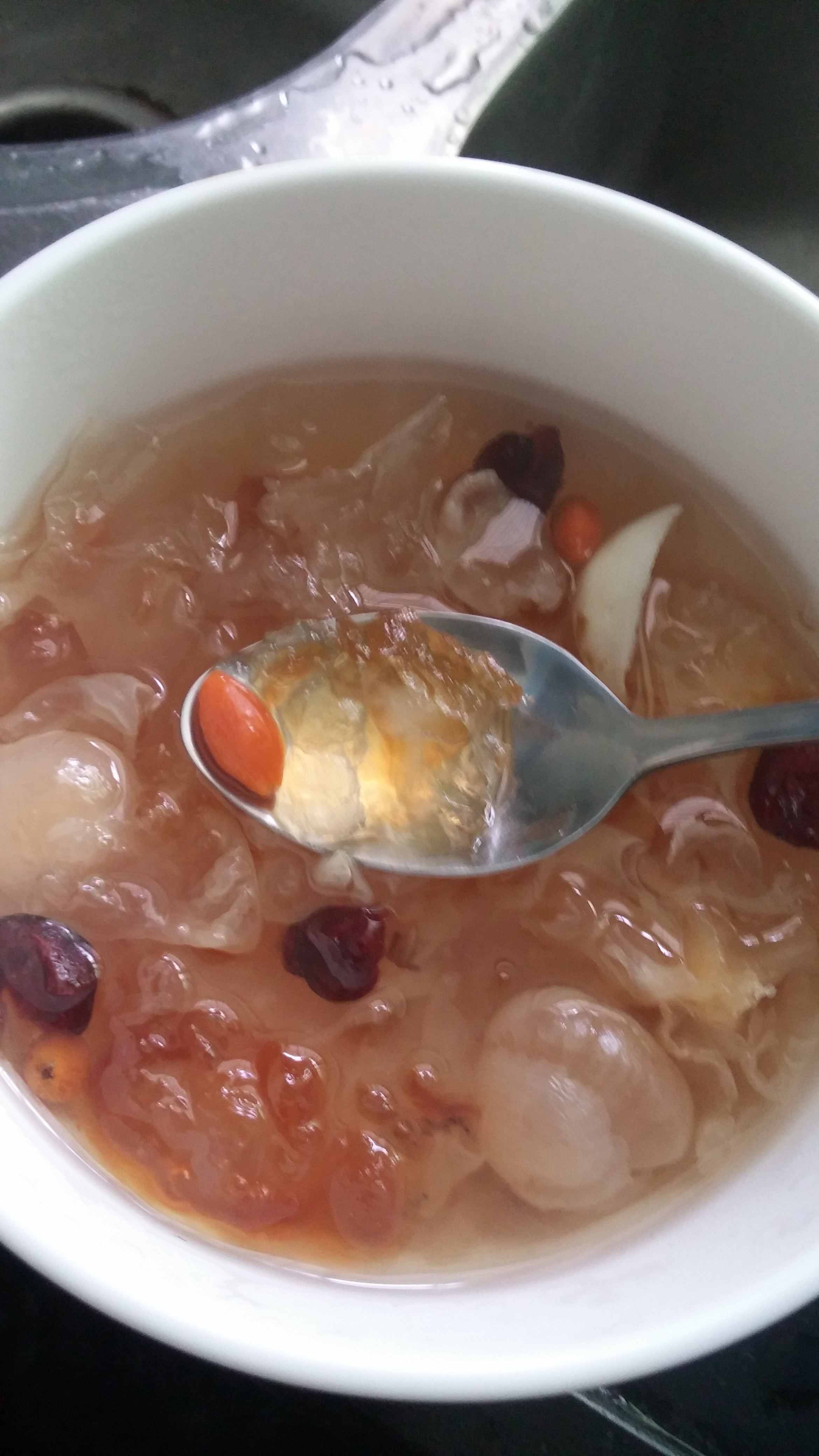 桃胶银耳莲子汤