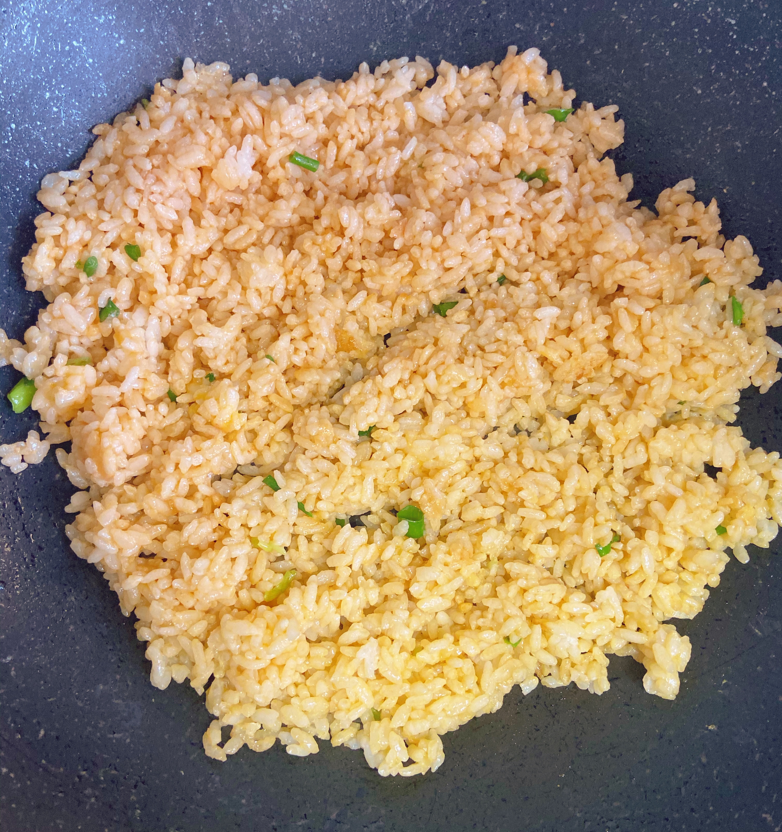 🌈第7道快手早餐 🔥口感丰富的什锦蛋炒饭💁🏻‍♀️剩米饭的完美变身💯的做法 步骤3