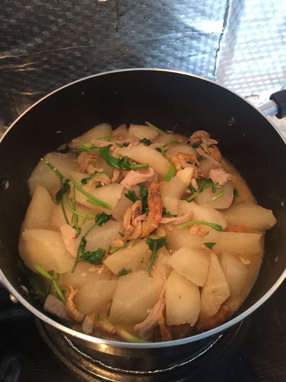 虾米瘦肉炖萝卜的做法 步骤2