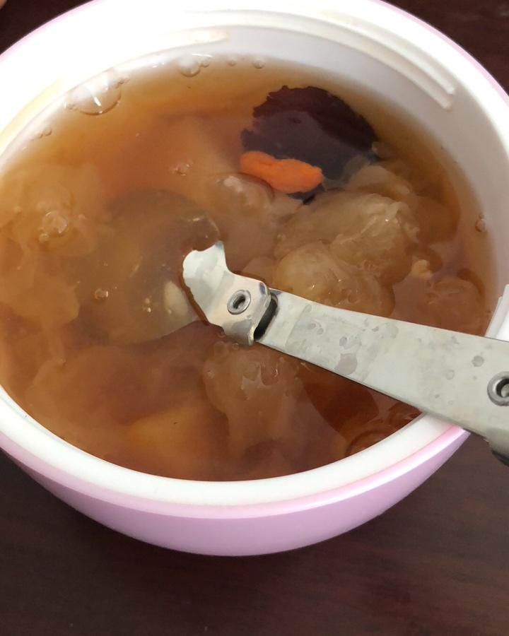 冰糖银耳红枣汤