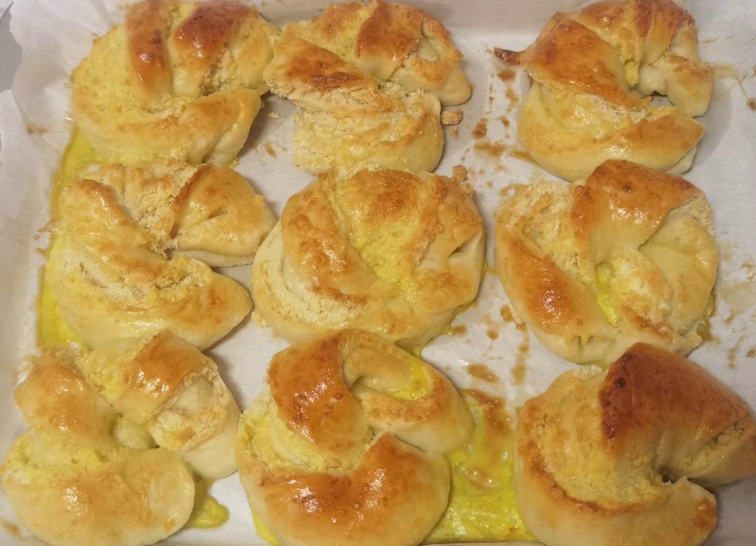 新手就能成功的【椰蓉面包卷】-手揉出膜