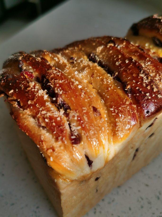 手撕蔓越莓炼乳吐司