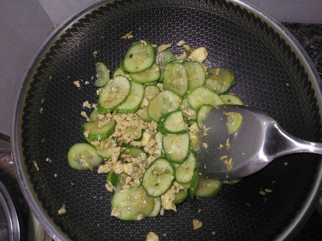 黄瓜炒鸡蛋