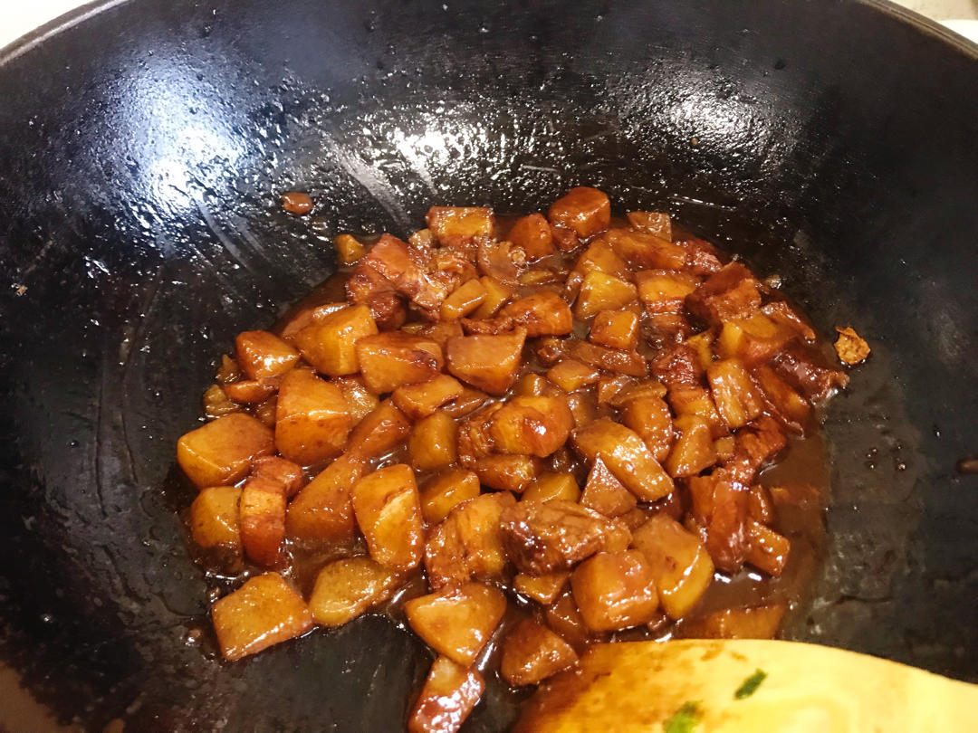 红烧肉炖土豆