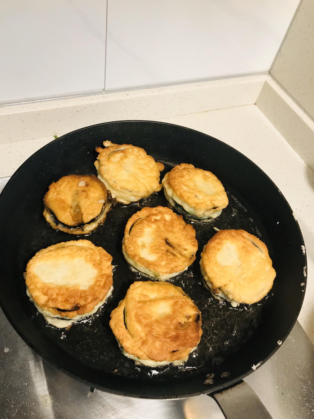 春天的味道:韭菜茄盒的做法 步骤10