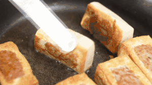 【外焦多汁 里嫩滑香】家常酿豆腐的做法 步骤8