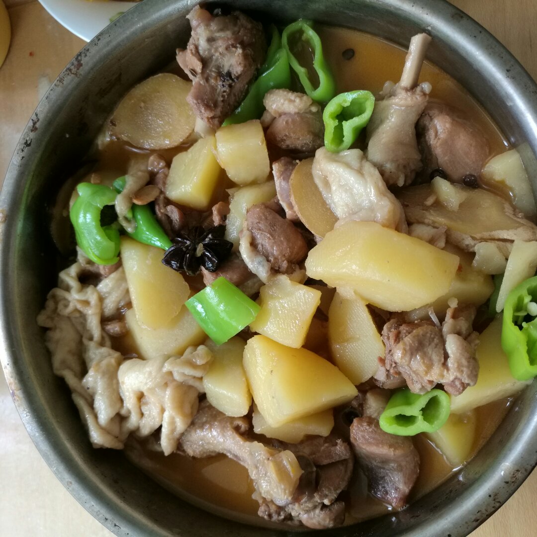 微笑百合的开心厨房做的土豆焖鸭