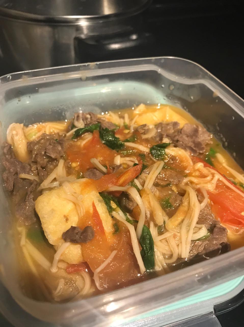 金针菇肥牛番茄锅
