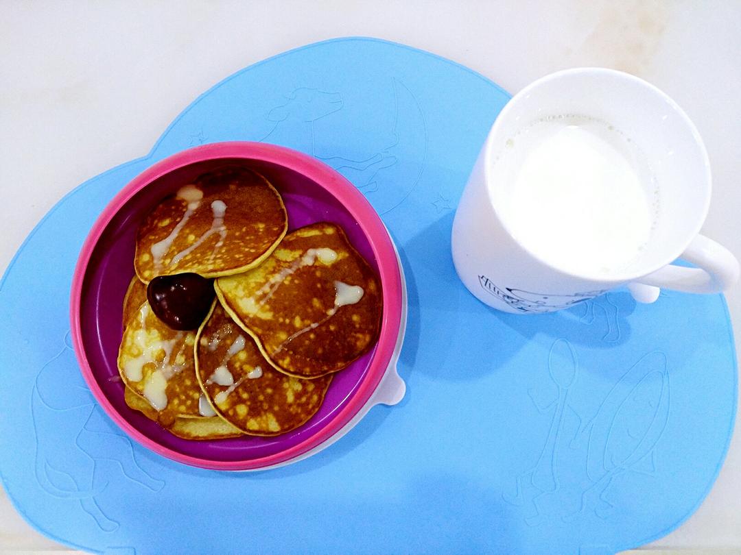 【减脂早餐】无油香蕉松饼（超简单）