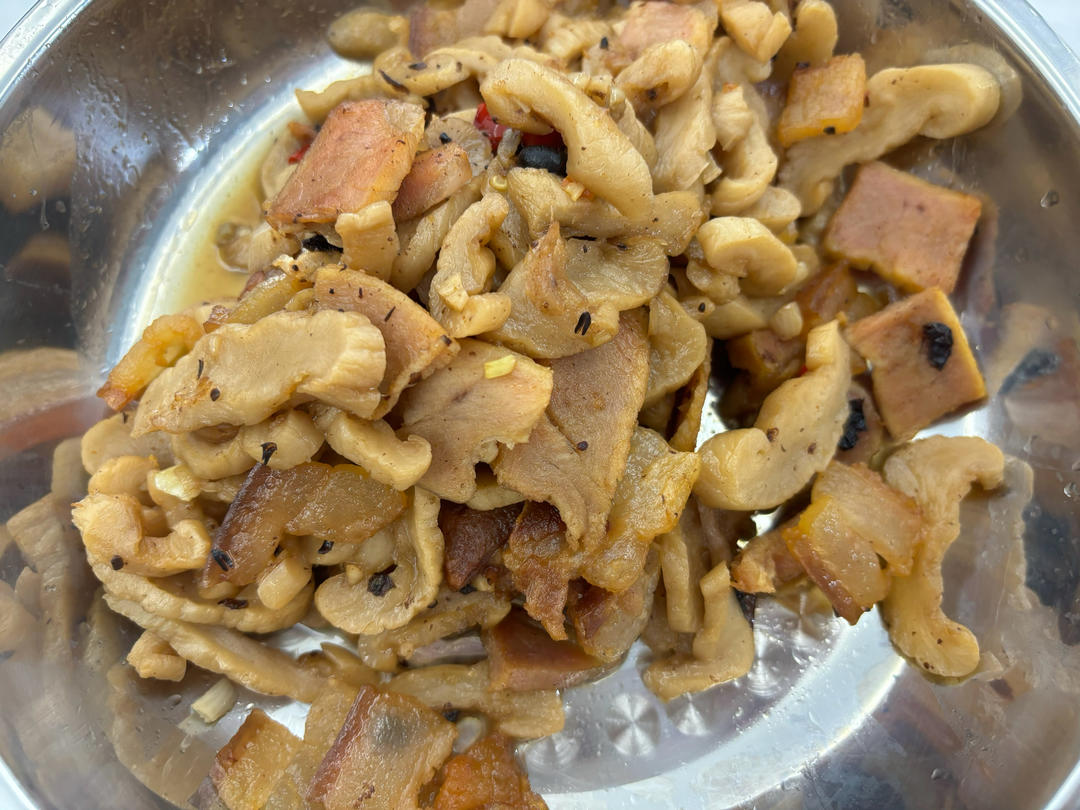 萝卜干炒腊肉（湘菜）新增腊肉快速去咸的方法
