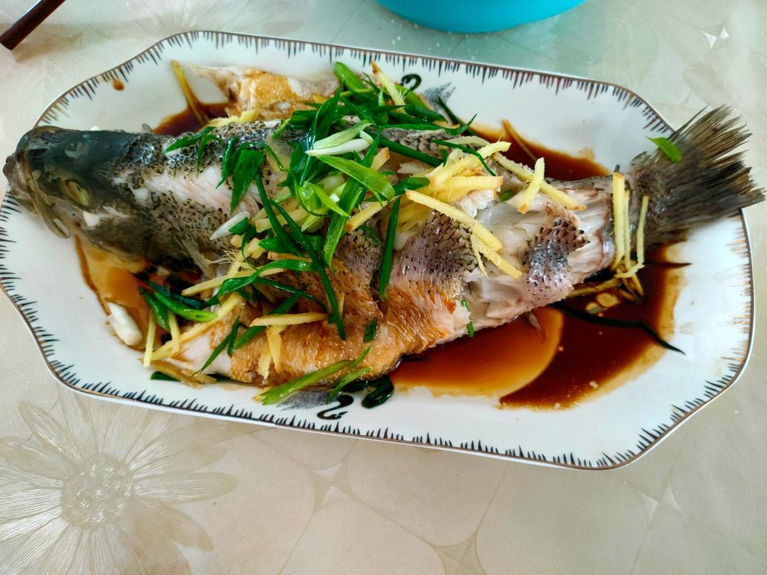10分钟做 清蒸鲈鱼 （附切鱼图解）