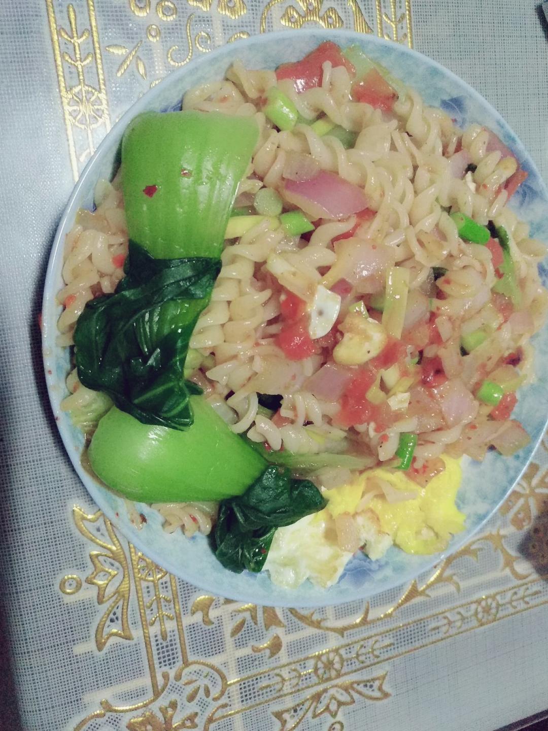 开胃缤纷螺丝意面