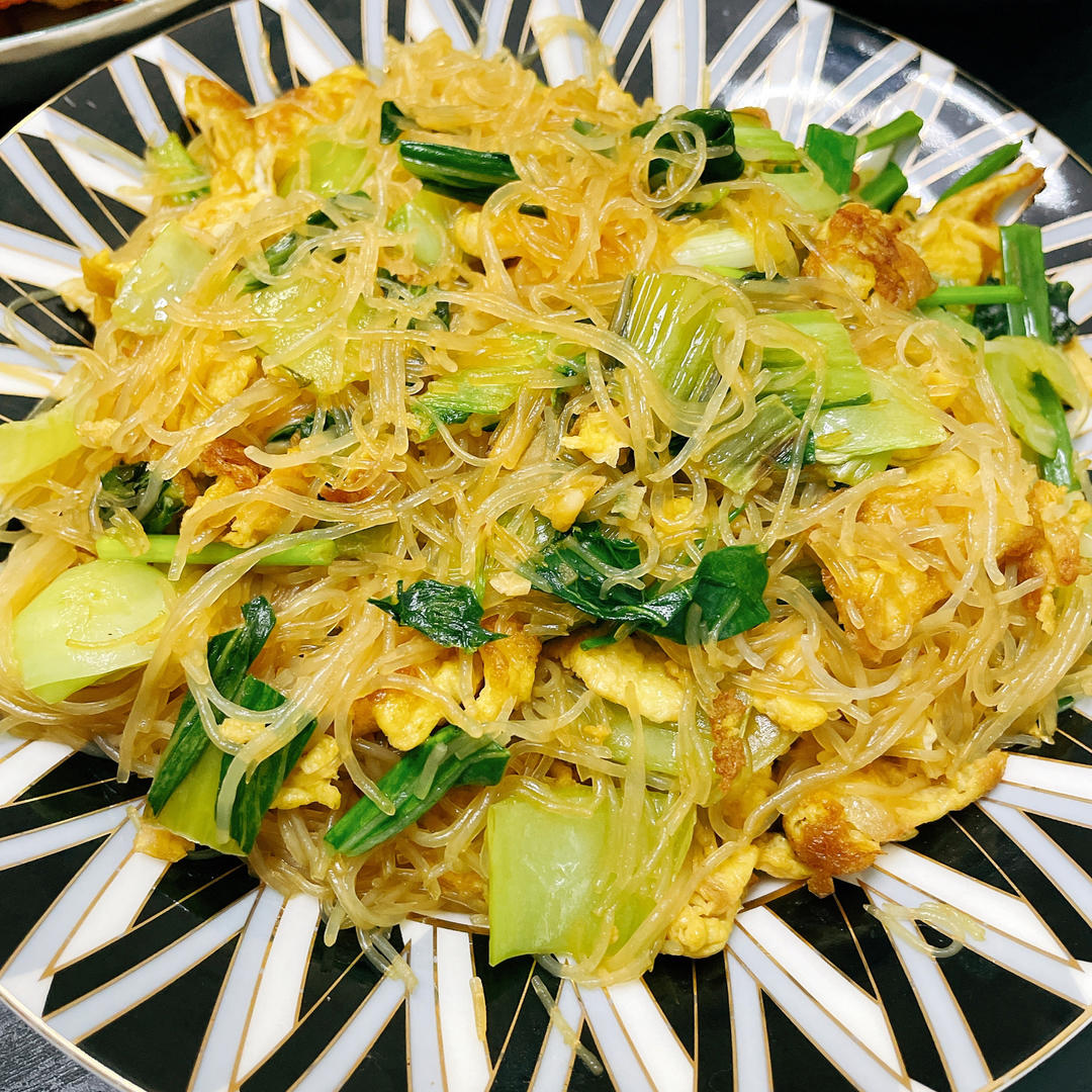 做鸡蛋炒粉丝，千万不要直接炒，多加一步，好看又好吃