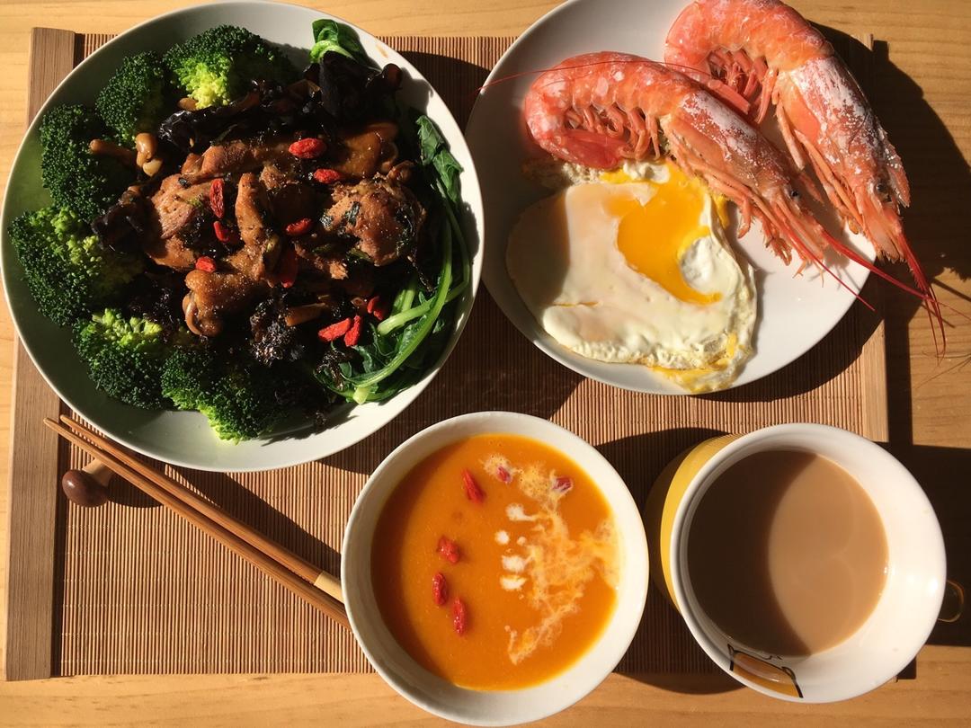 海鲜菇炖鸡腿土豆