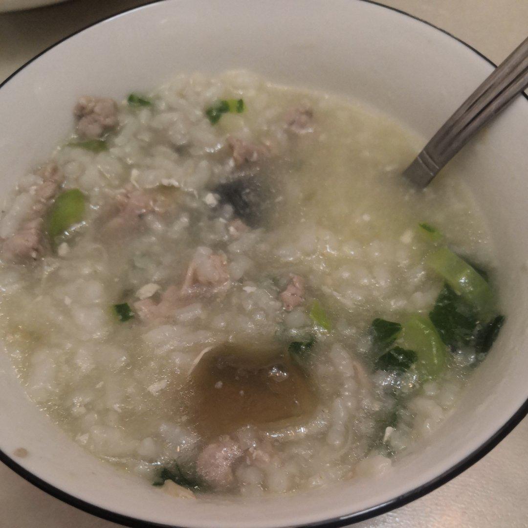 妈妈👩教我做的皮蛋瘦肉粥🥣简单快捷美味😋