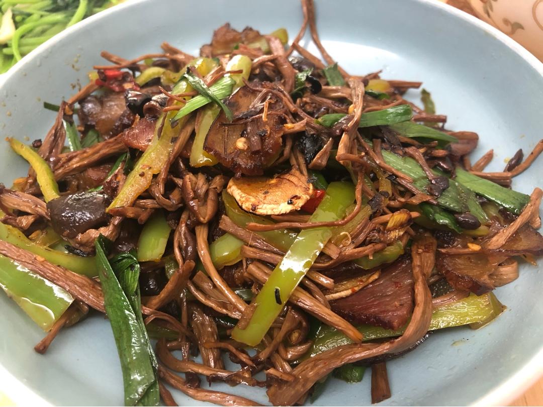 「月澜姐」干锅腊肉茶树菇｜在家做的味道一级棒