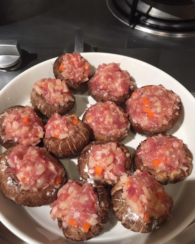 藕丁鲜肉酿香菇
