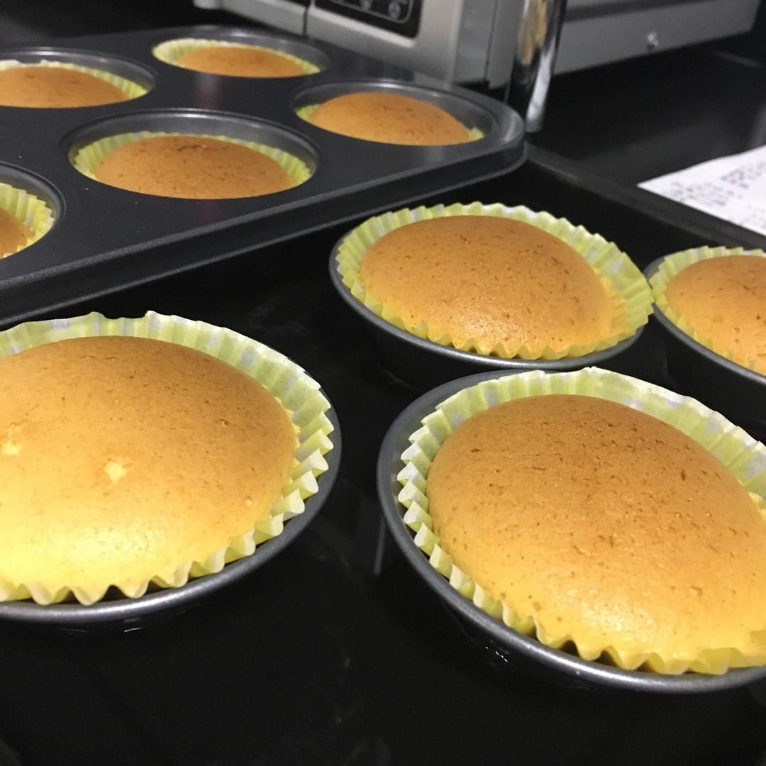 消耗淡奶油之作——淡奶油小蛋糕