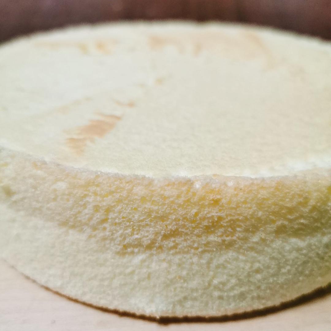 超简单完美戚风蛋糕（6寸2蛋）附打发、翻拌、脱模视频