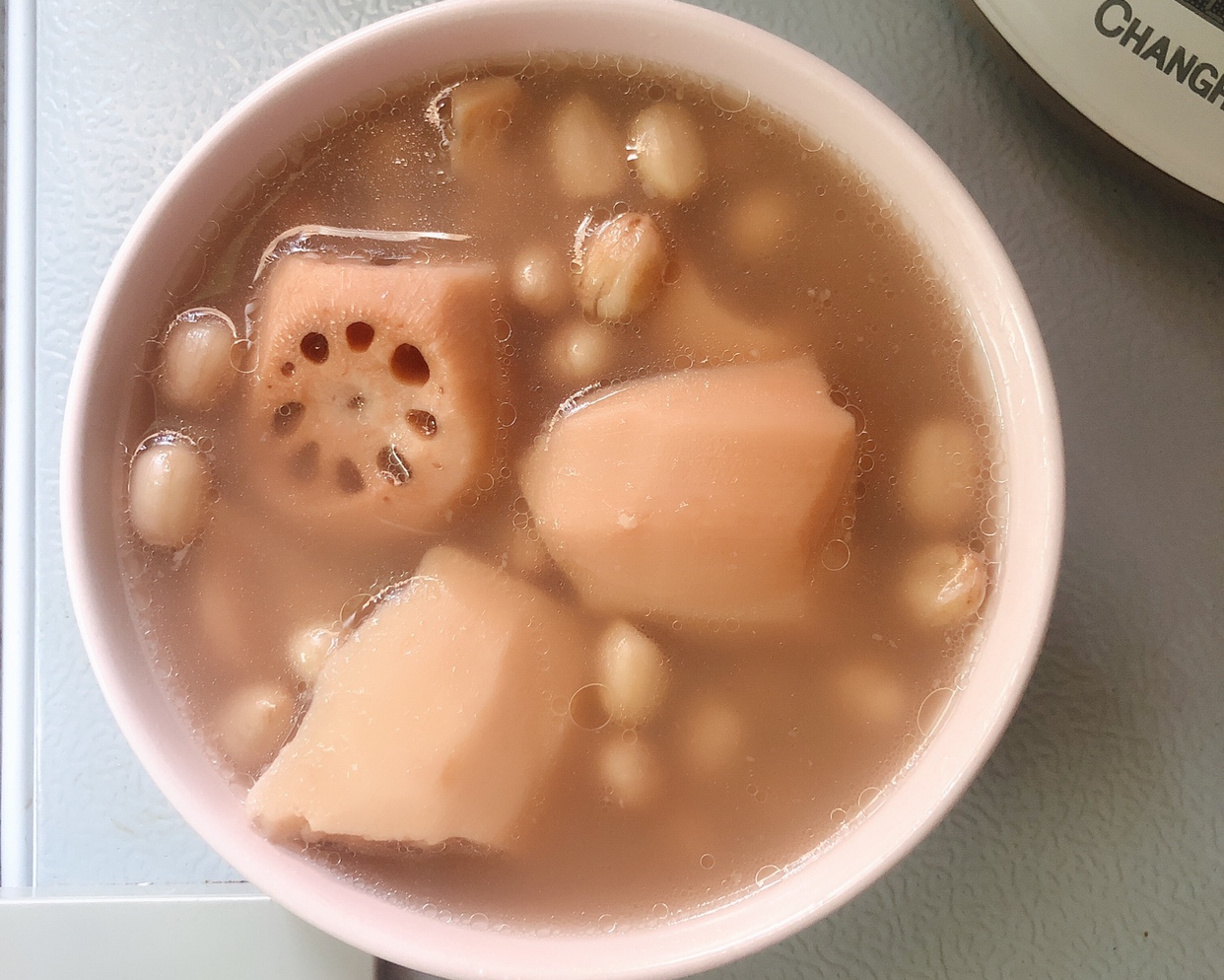 煲一款汤好喝材料也好吃的汤花生莲藕汤的做法