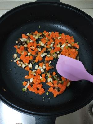 香菇青菜炒饭的做法 步骤2