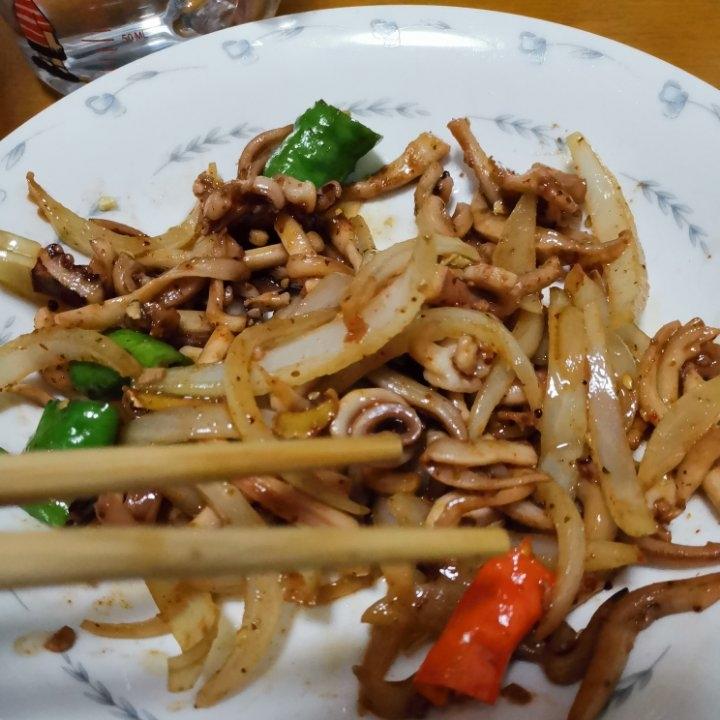 爆炒鱿鱼须，加上这一步，可以与铁板鱿鱼媲美