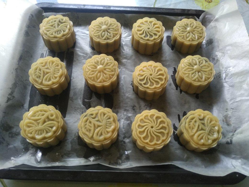 广式月饼—蛋黄芝麻月饼
