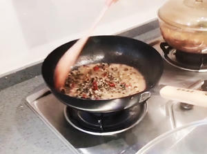 野韭菜炒螺蛳肉的做法 步骤2
