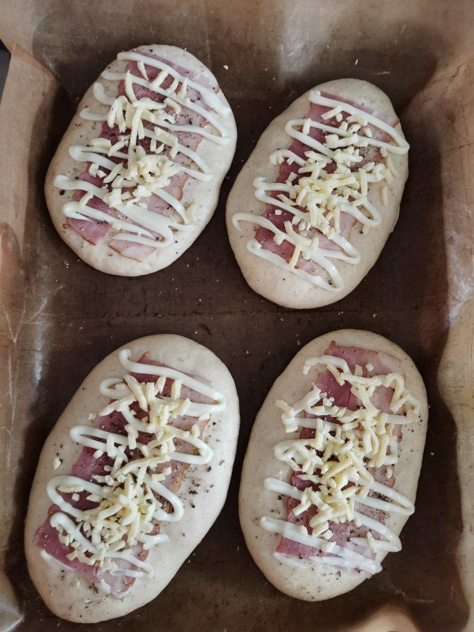 【培根沙拉面包】