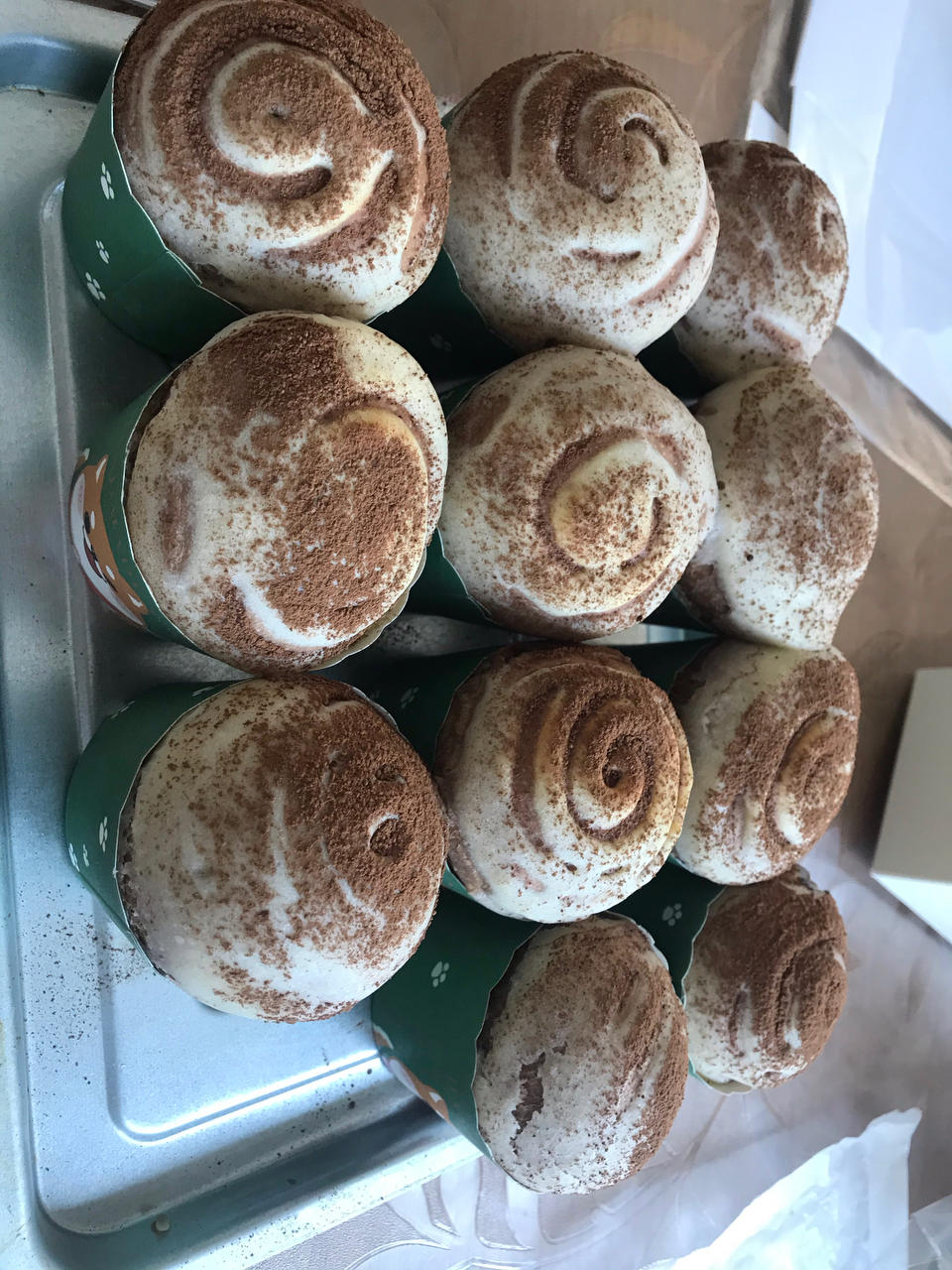 马芬模的创意用法：巧克力杯子面包