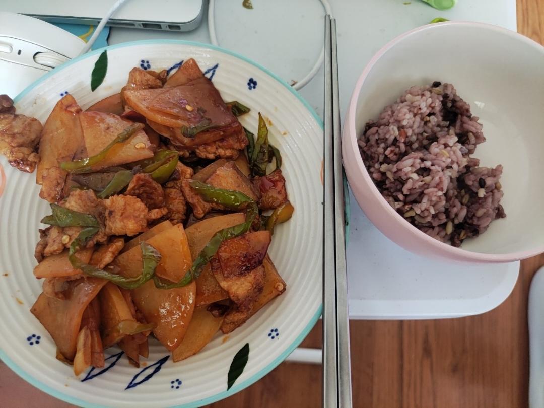 干锅五花肉土豆辣椒