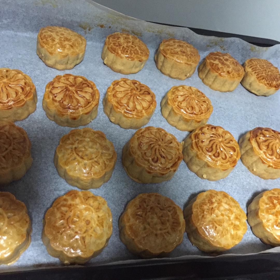 广式月饼－－蛋黄豆沙月饼