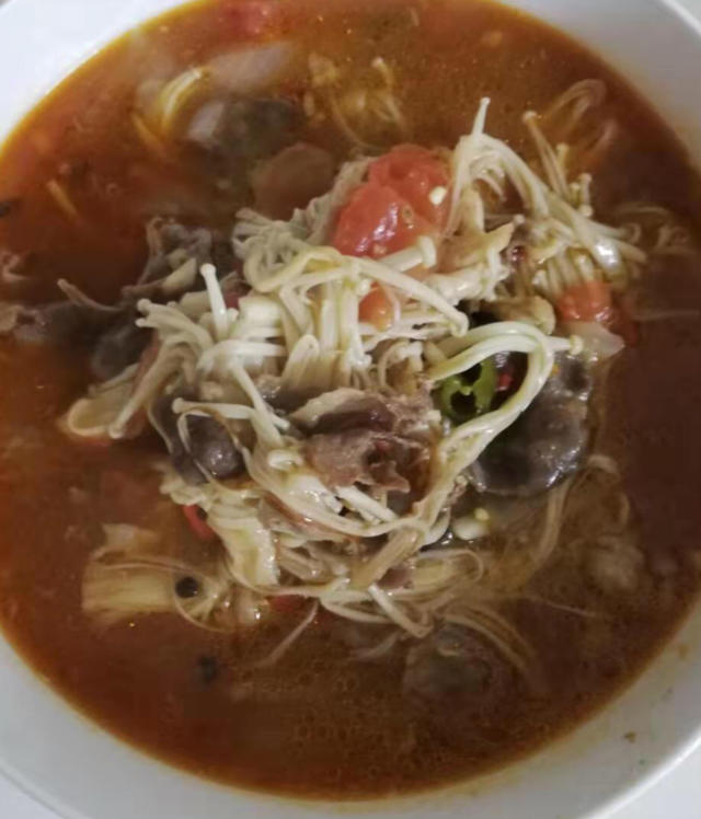 金针菇肥牛番茄锅