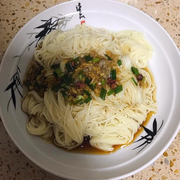 姥姥的爽口凉面！（干拌挂面）