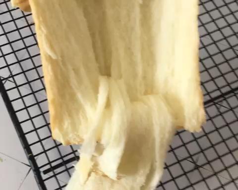 纯奶手撕吐司（手撕感超棒，咬起来有韧性）