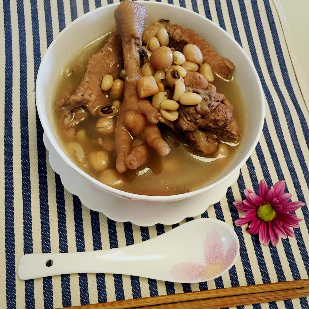 初夏的去湿补肾汤—眉豆花生煲鸡脚