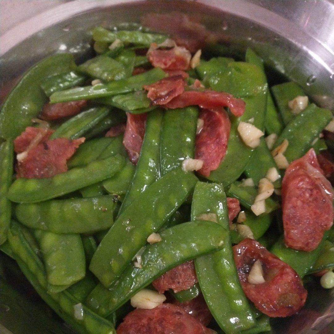 腊肠炒荷兰豆