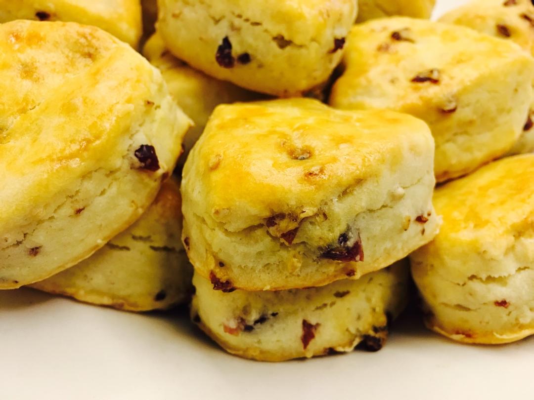 【视频】3分钟 奶油司康Scone(可能是世界上最快手的司康) 消耗淡奶油～